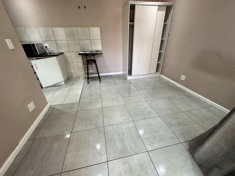 To Let 1 Bedroom Property for Rent in Southernwood Eastern Cape
